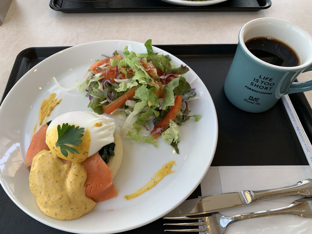 福島県郡山市開成山公園にあるカフェで頂くエッグベネディクト