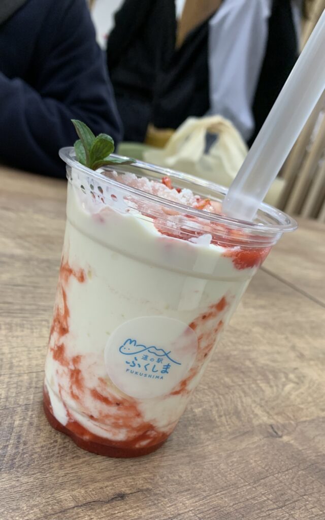 福島県道の駅にて飲むパンナコッタ