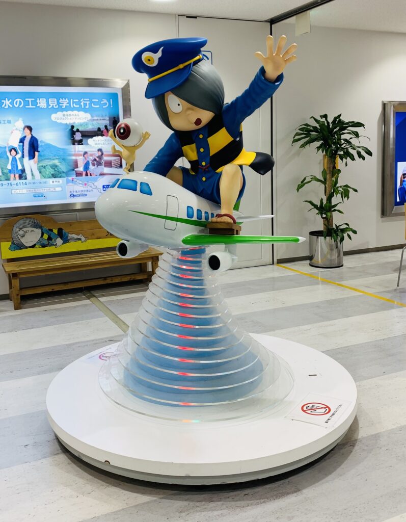 米子鬼太郎空港のパイロットの鬼太郎と目玉おやじ
